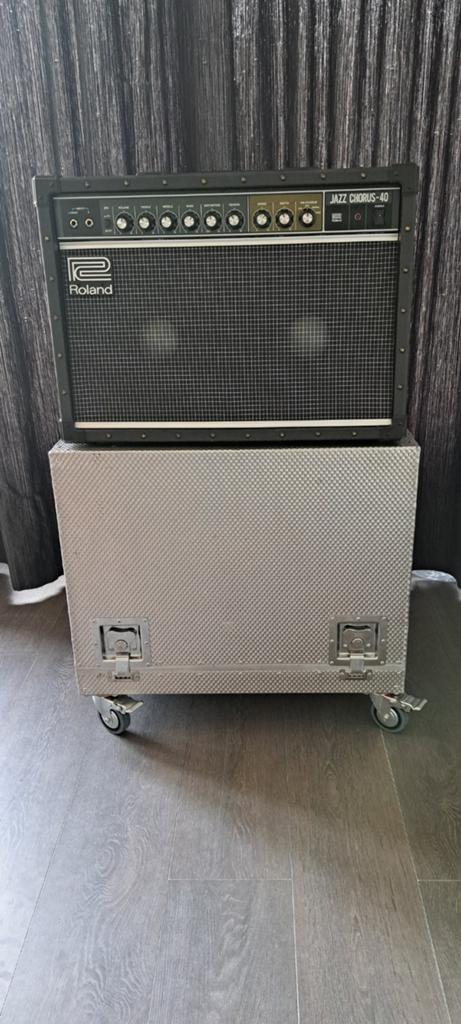 Roland JC 40 met flightcase, Ophalen, Zo goed als nieuw, Minder dan 50 watt