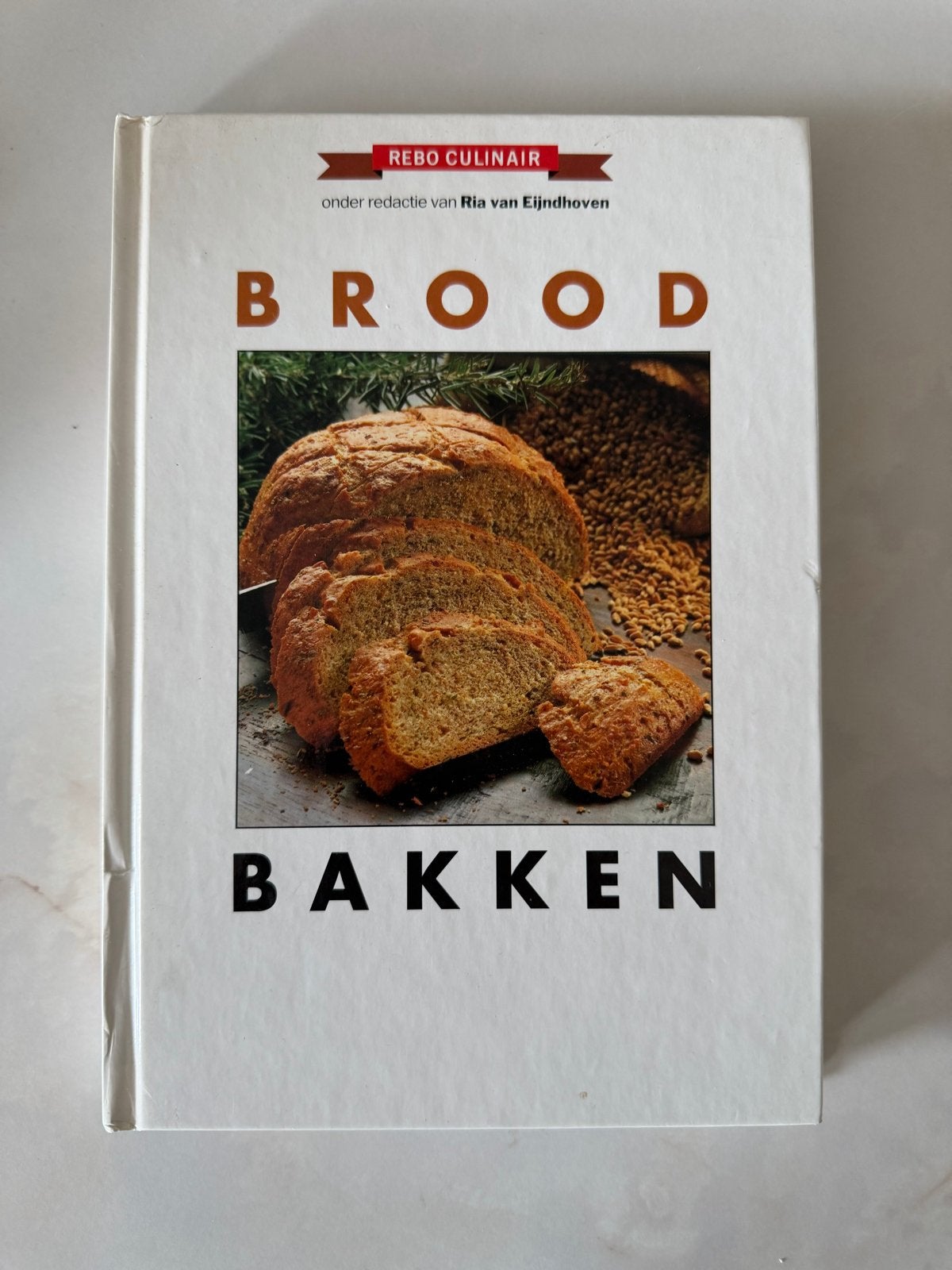 REBO CULINAIR: BROOD BAKKEN - Ria van Eindhoeven, Ophalen of Verzenden, Gelezen, Nederland en België, Overige typen