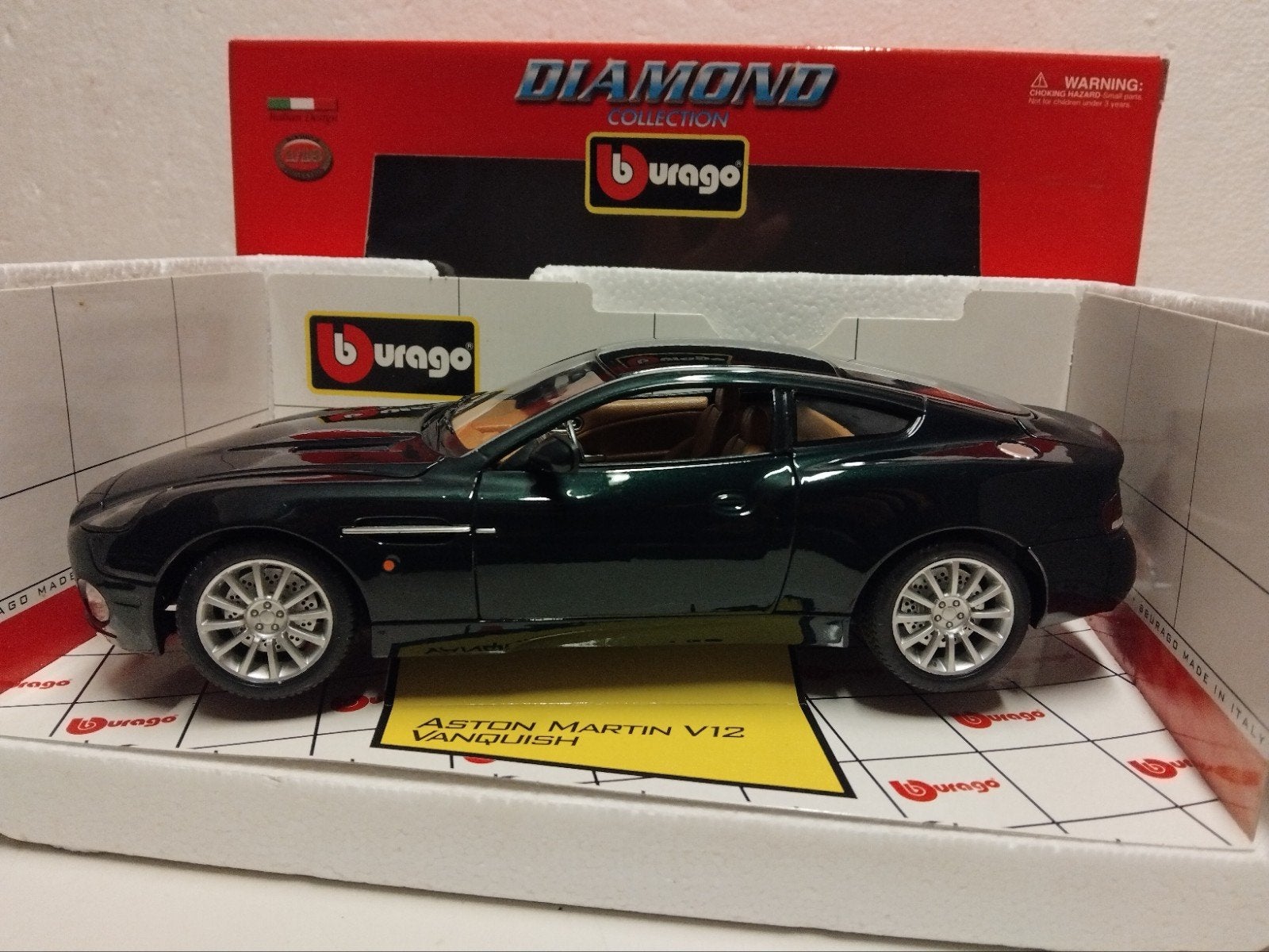 Aston Martin V12 Vanquish darkgreen Bburago metal 1:18 KRD, Ophalen of Verzenden, Zo goed als nieuw, Auto, Overige merken