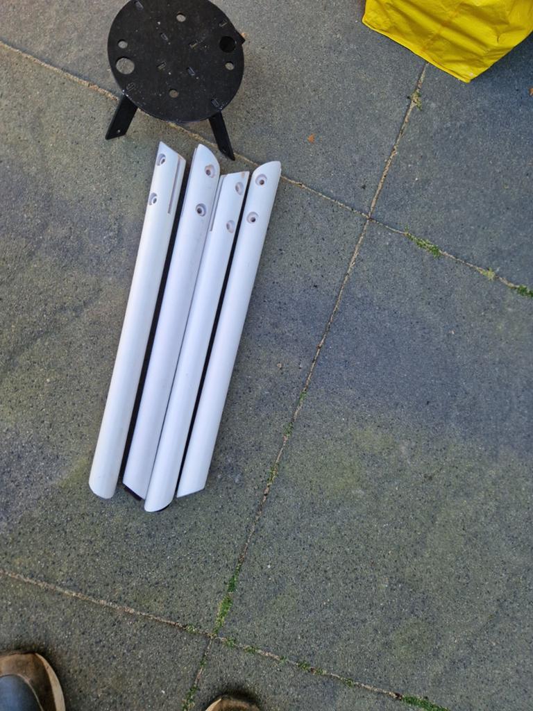 4x Metalen onderstel met witte houten poten., Huis en Inrichting, Stoelen, Ophalen, Hout, Vier
