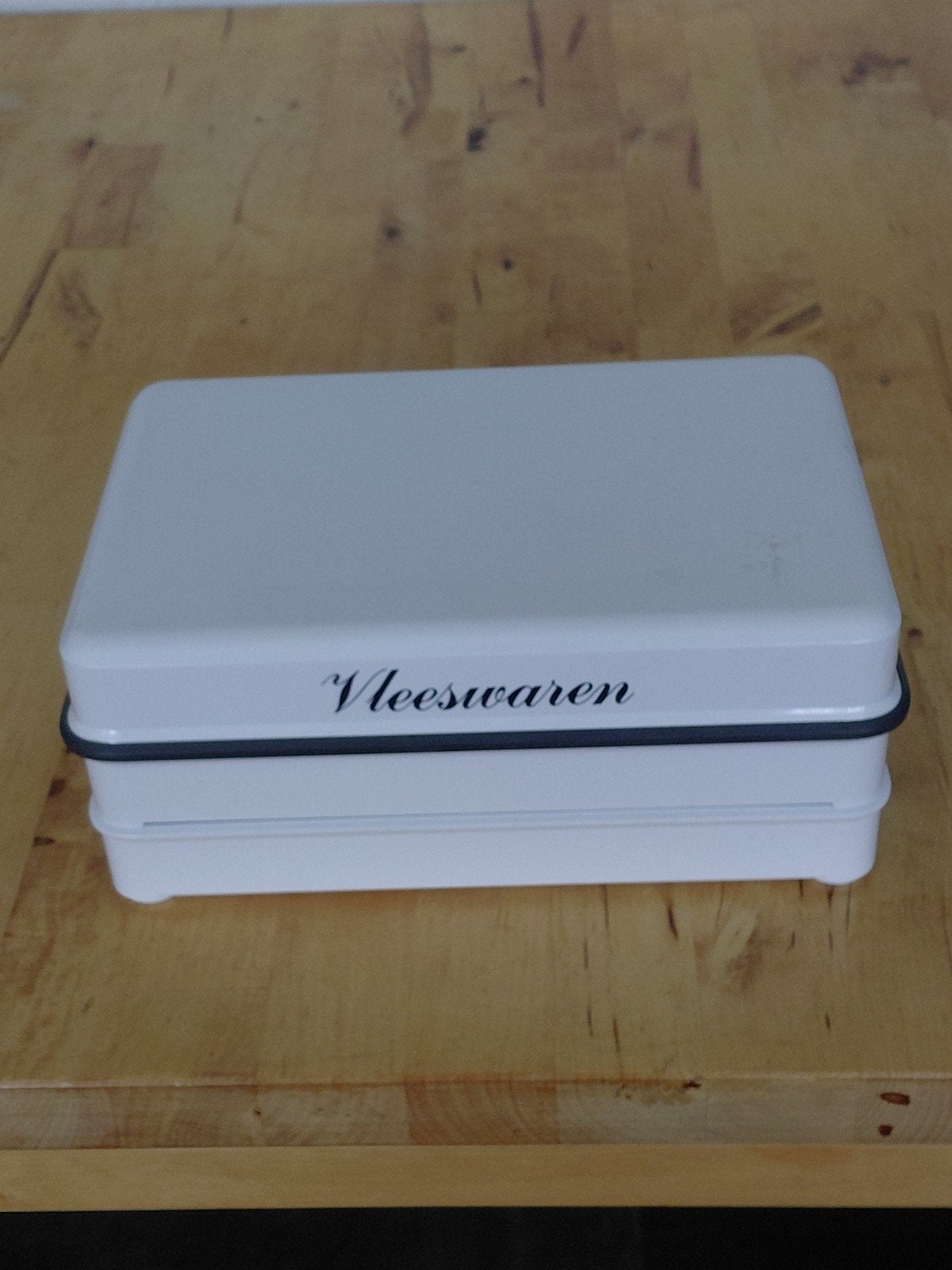 Vleeswaren doos., Ophalen