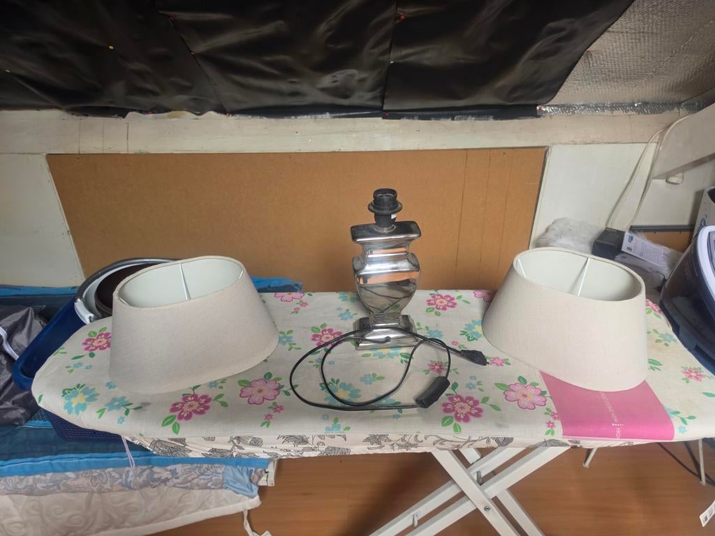 1 complete lamp met lampenkappen compleet., Ophalen
