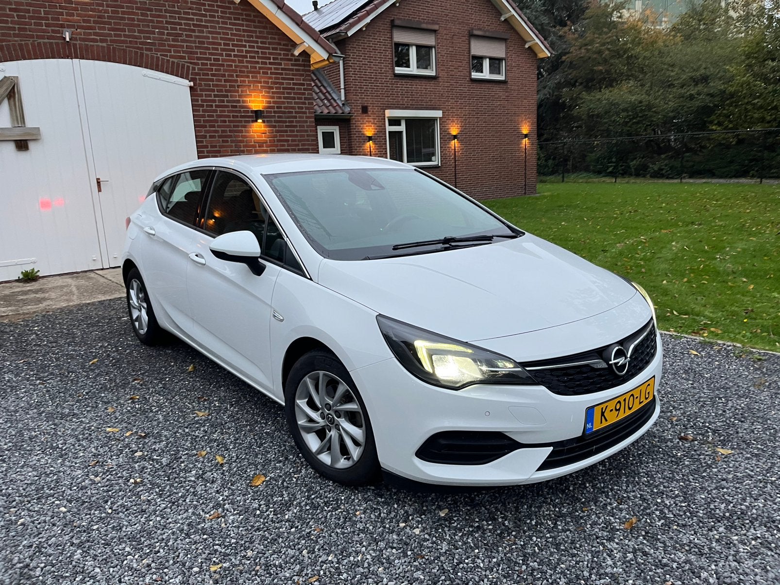 [HANDEL / EXPORT] Opel Astra 2021 – 105.000 km – BTW-auto, Auto's, Voorwielaandrijving, 1199 cc, Alcantara, Wit