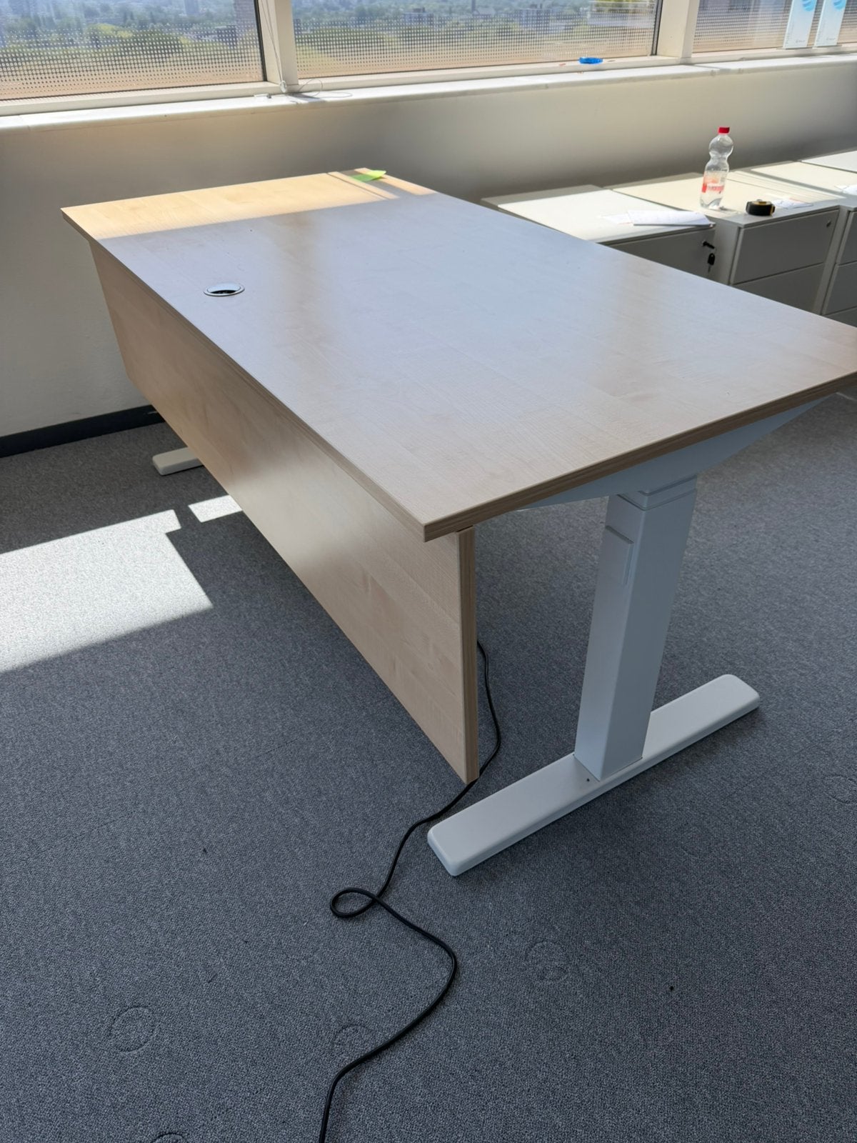 Diverse elektrische bureau’s, Huis en Inrichting, Bureaus, Ophalen, Zo goed als nieuw