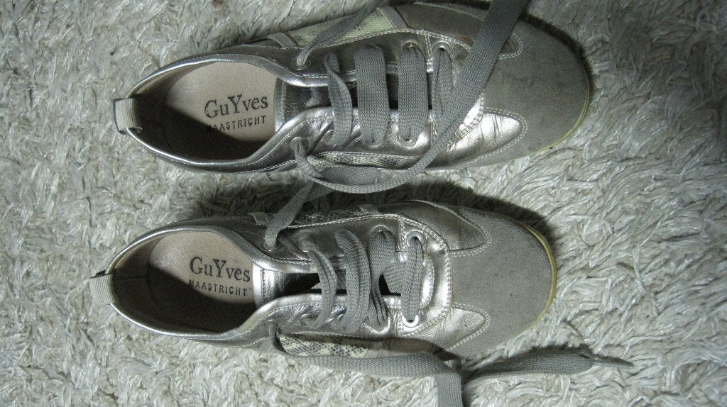 Damesschoenen GuYves sneakers kleur goud maat 38, Ophalen of Verzenden, Overige kleuren, GuYves, Sneakers of Gympen