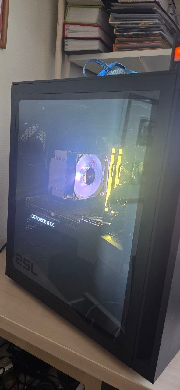 Desktop computer., Ophalen, Zo goed als nieuw