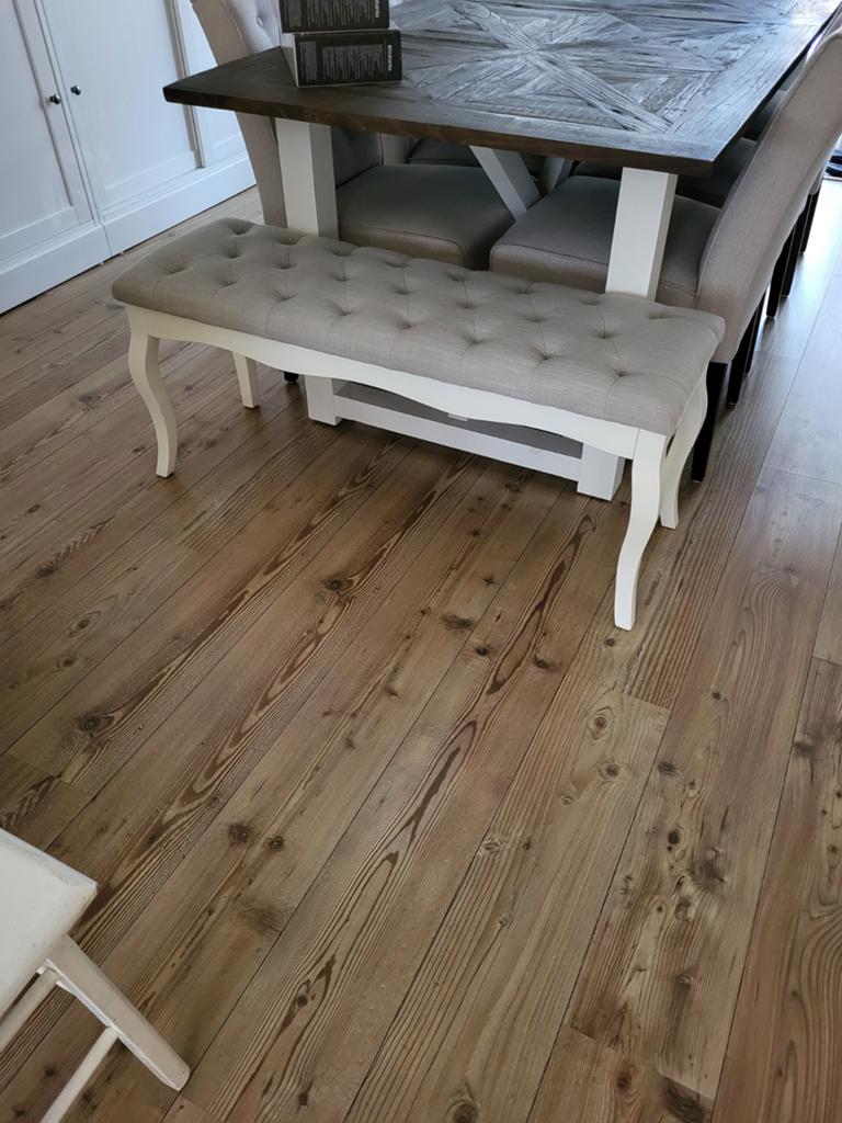 Gestoffeerde bankje grijs met witte poten, Ophalen, Zo goed als nieuw, Klassiek, Landelijk, Modern, Stof