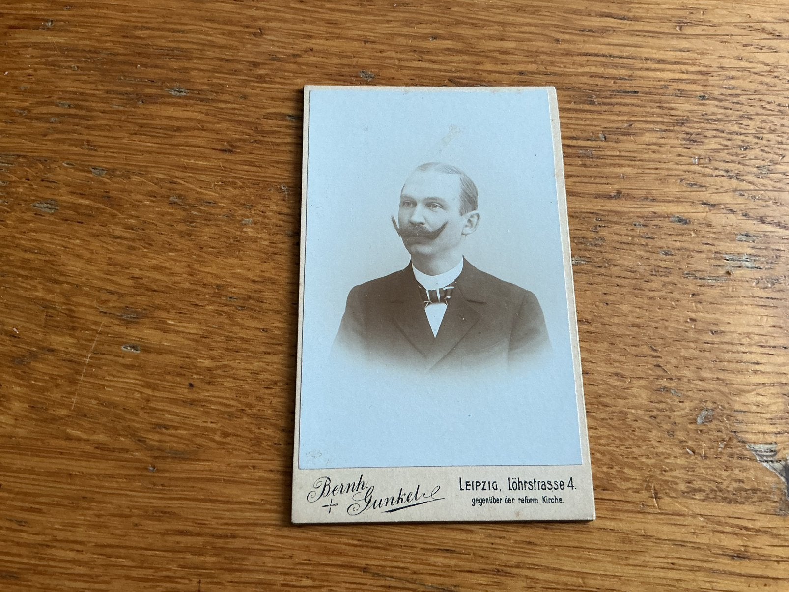 O438 man snor, Ophalen of Verzenden, Voor 1940, Zo goed als nieuw