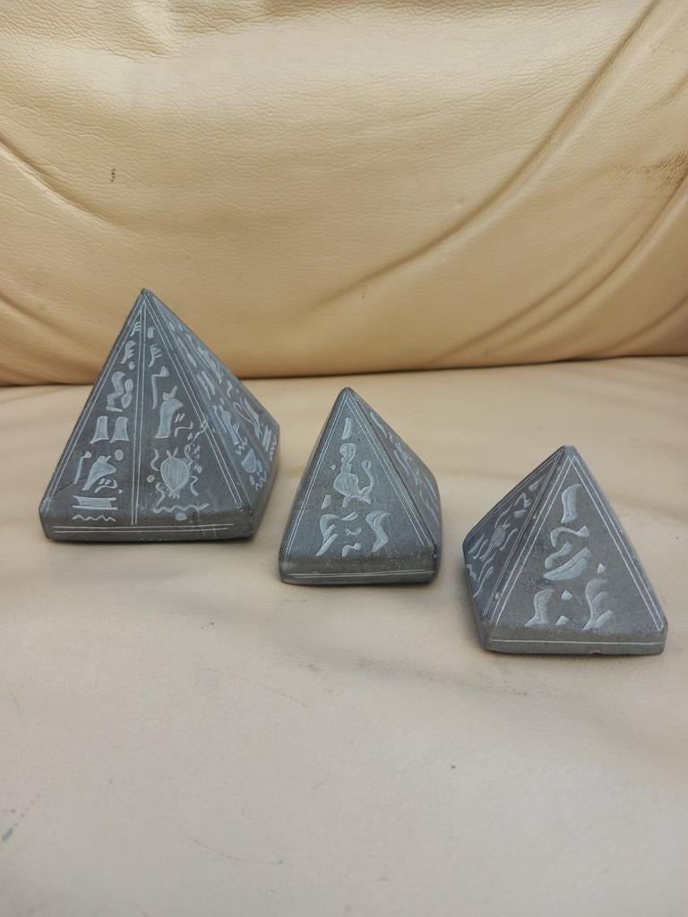 Set van 3 decoratieve stenen piramides met hiërogliefen, Ophalen of Verzenden