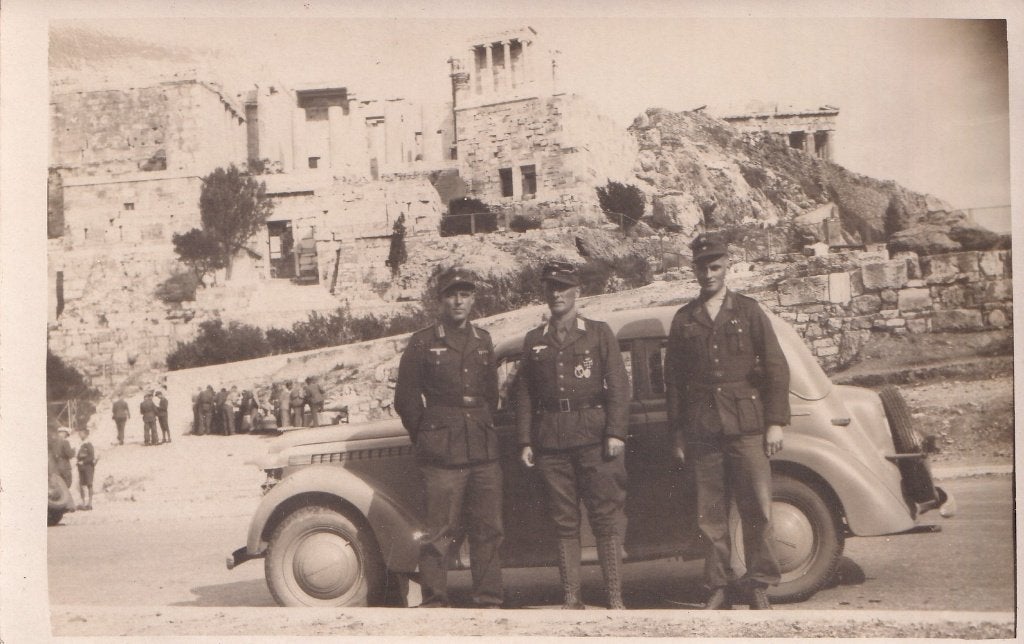 Luftwaffe Officier-Stafauto bij Acropolis Athene Griekenland, Verzamelen, Ophalen of Verzenden, Luchtmacht, Nederland, Foto of Poster