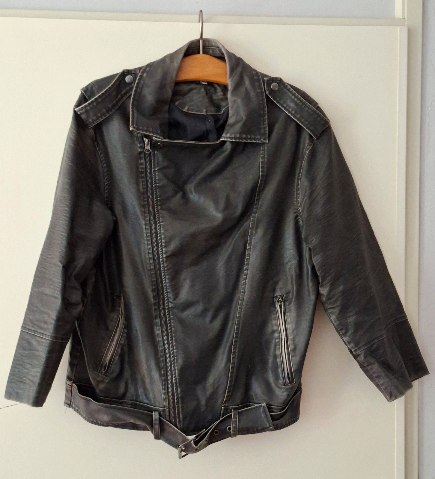 NA-KD Bikerjack Antraciet Maat 36, Kleding | Dames, Jassen | Winter, NA-KD, Ophalen of Verzenden, Maat 36 (S), Grijs