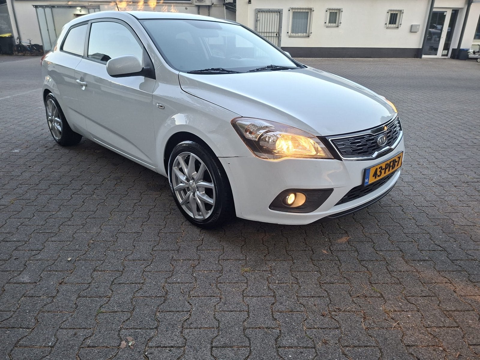 Kia (Pro) Cee d 1.4 Cvvt 2011 Wit, Voorwielaandrijving, 4 cilinders, 1396 cc, Wit