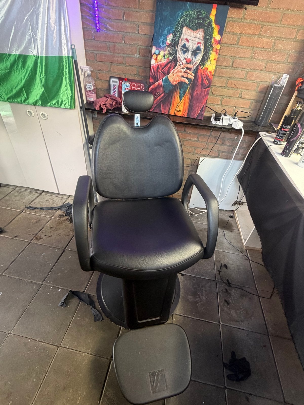 Professionele kappersstoel - Zwart, verstelbaar, Huis en Inrichting, Stoelen, Ophalen, Zwart, Leer, Zo goed als nieuw