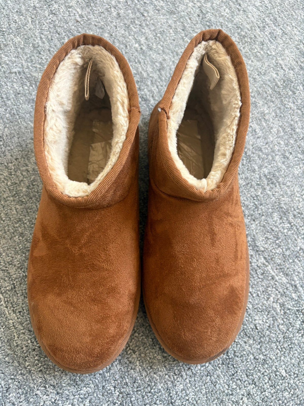 Neppe uggs, Kinderen en Baby's, Kinderkleding | Schoenen en Sokken, Ophalen, Gebruikt, Jongen of Meisje, Schoenen