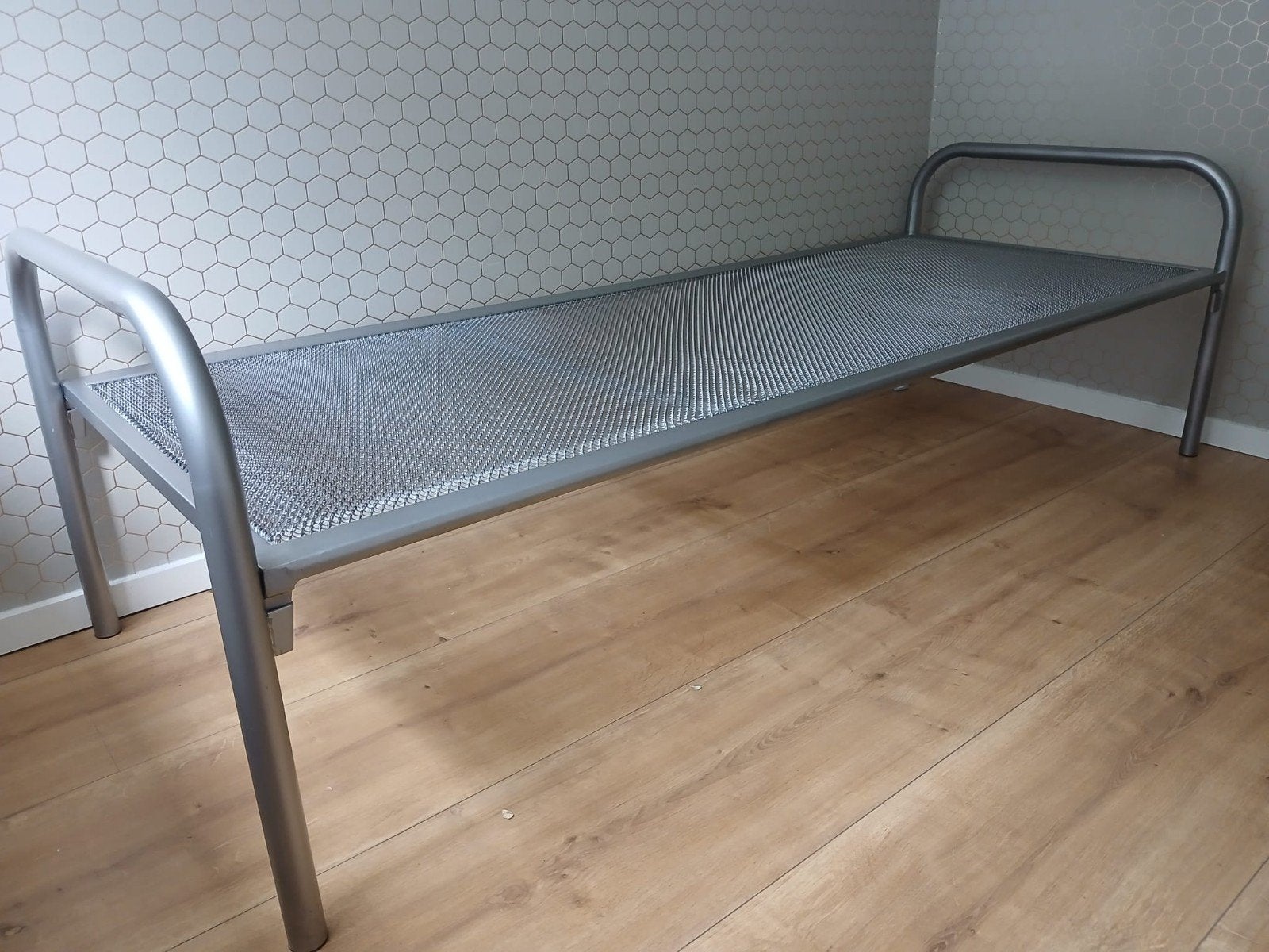 Eenpersoonsbed 80x200 - Grijs metaal, Gebruikt, Eenpersoons, Ophalen of Verzenden, 80 cm
