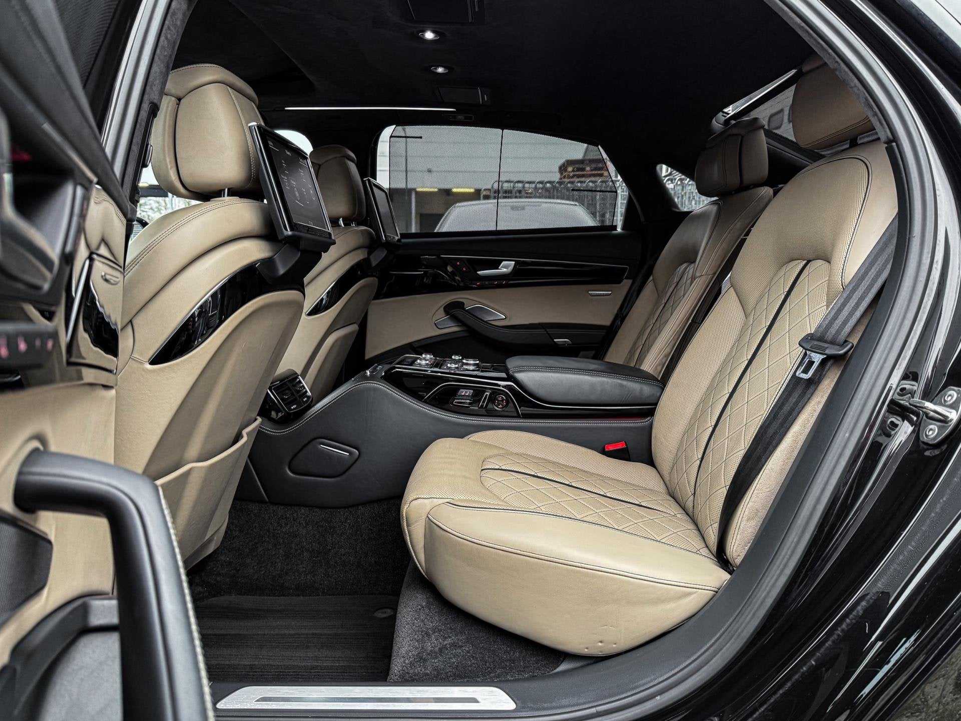 Audi A8 4.2 TDI Lang Quattro Pro Line+ A8L SCHUIFDAK/4-ZITS/, Auto's, Euro 5, Gebruikt, 241 €/maand, 4 stoelen