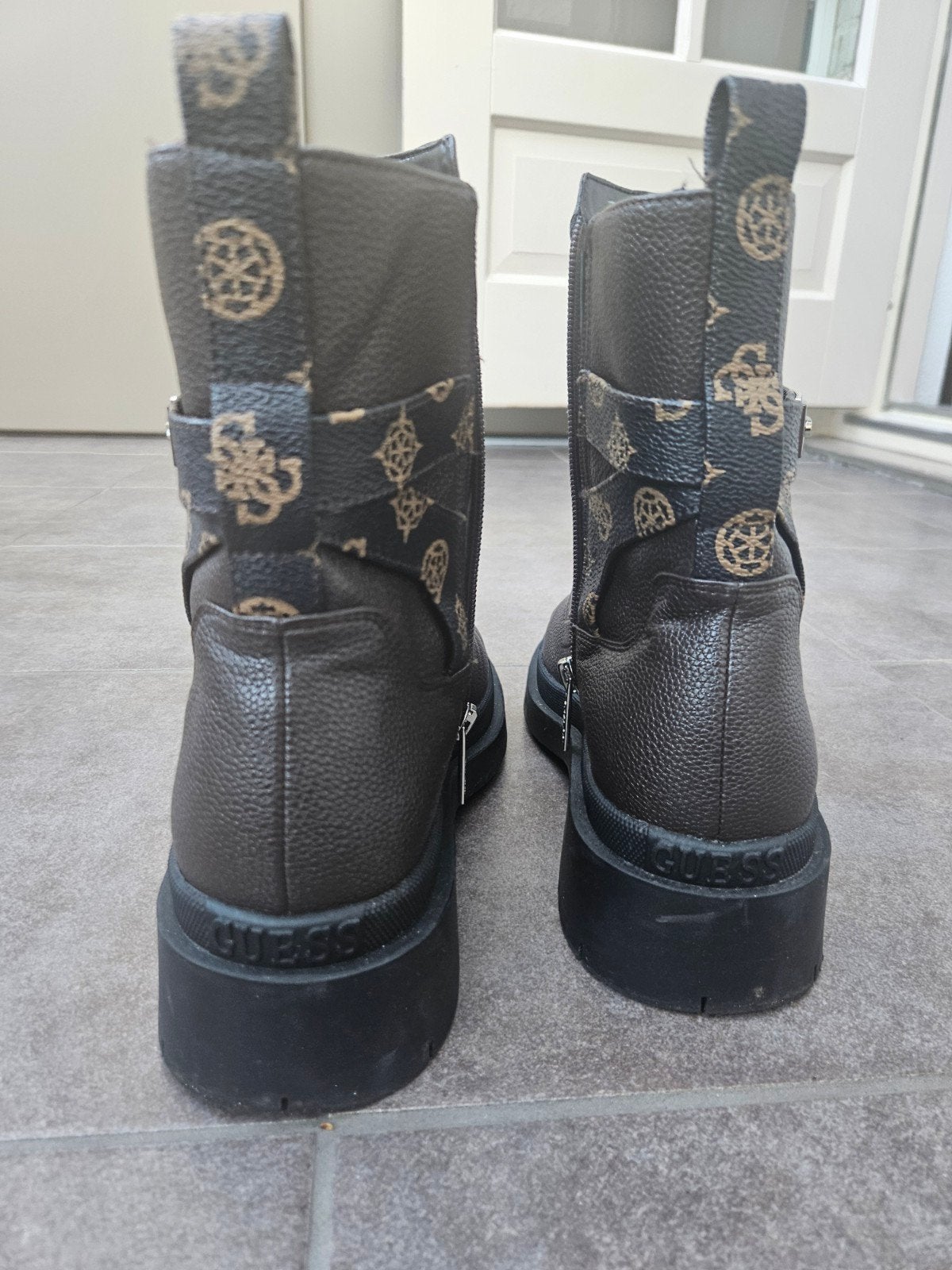 Dames larzen, Ophalen, Guess, Bruin, Zo goed als nieuw