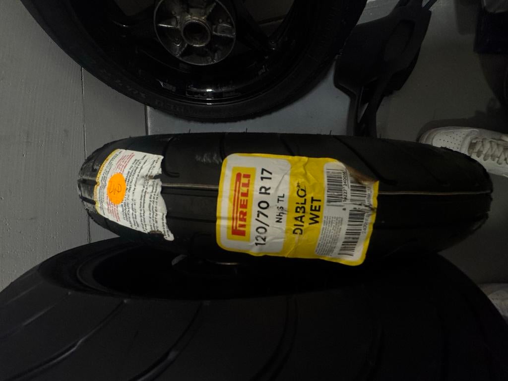Nieuwe Pirelli Diablo Wet Motorband 120/70 R17 en 200, Ophalen of Verzenden, Nieuw