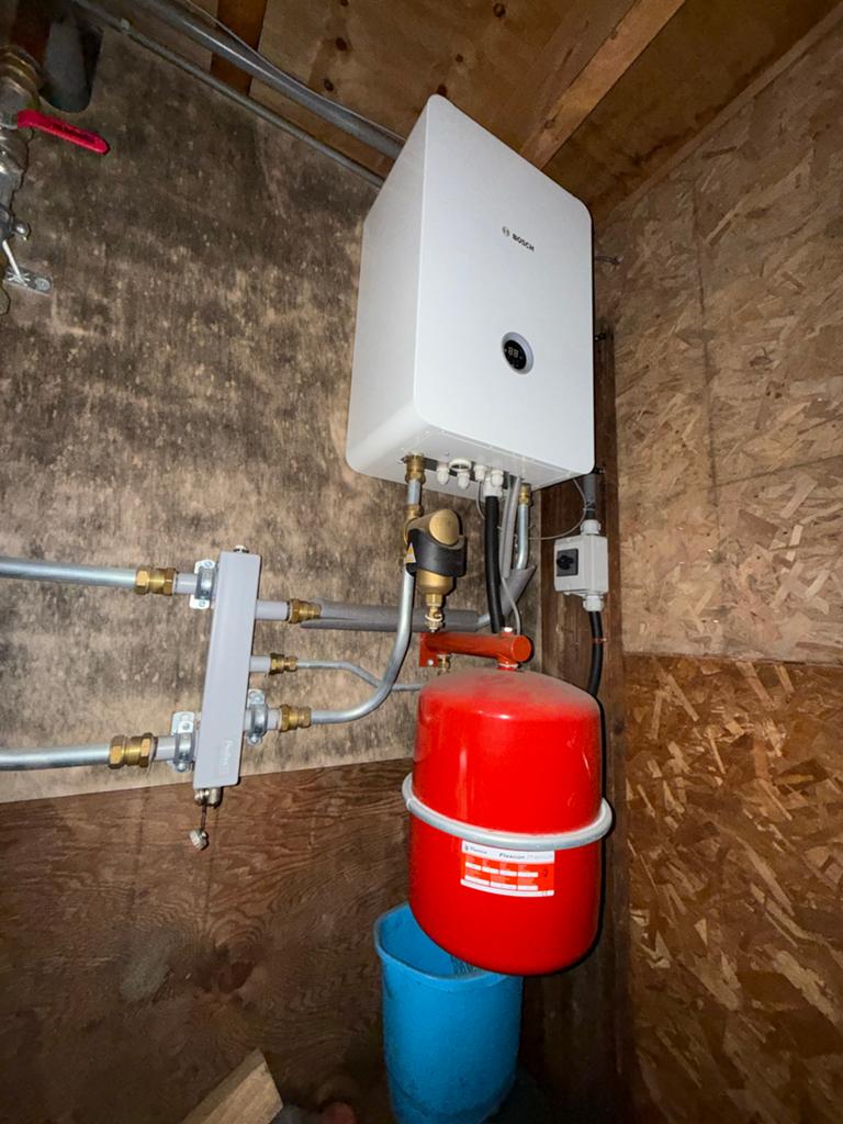 Nefit Bosch elektrische CV-ketel Tronic Heat 3500-24 24,1 kW, Doe-het-zelf en Verbouw, Verwarming en Radiatoren, 30 tot 80 cm