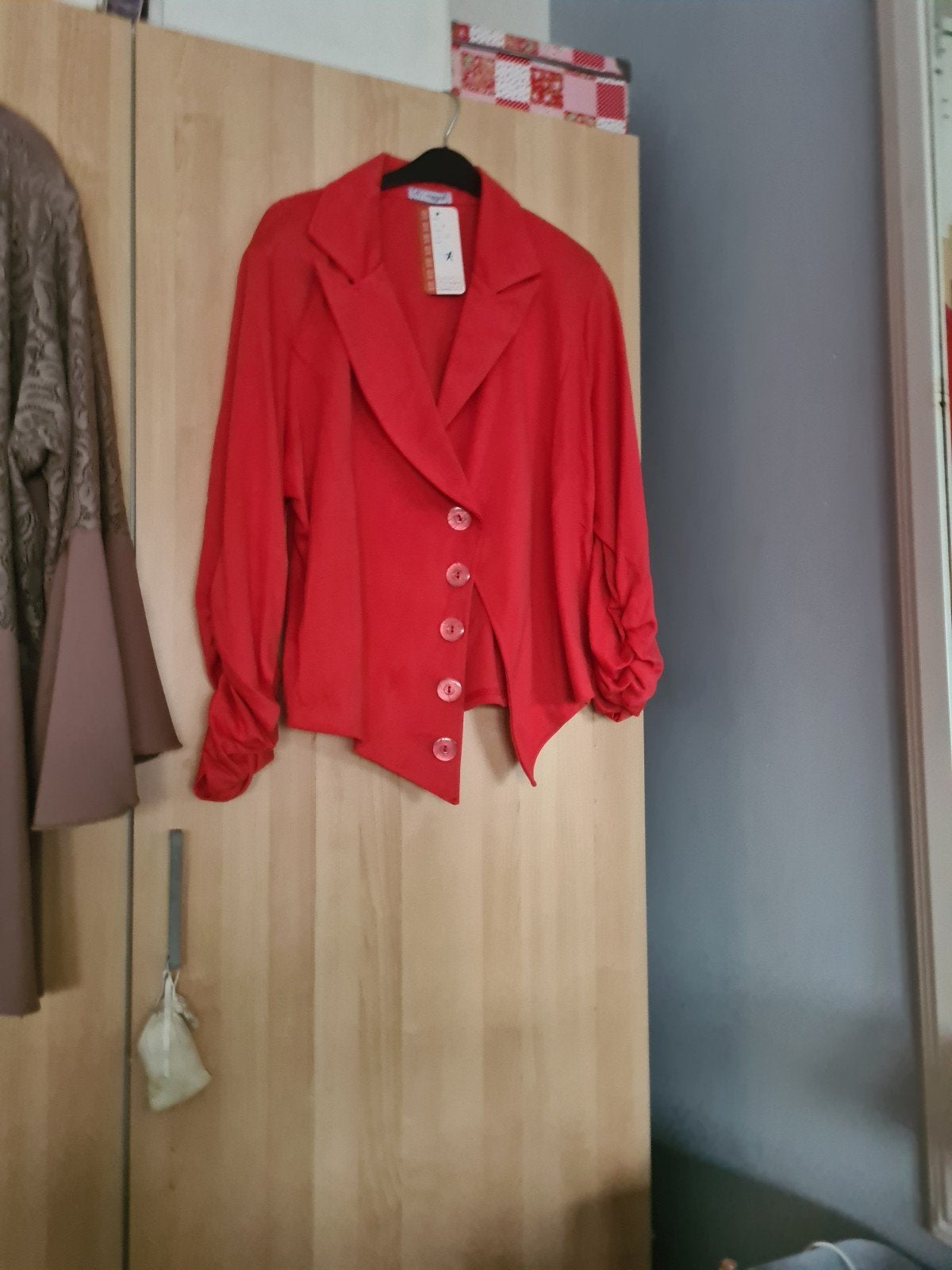 Rood Jasje met Knoopdetails - Maat M, Maat 46/48 (XL) of groter, Nieuw, Ophalen of Verzenden, Magna