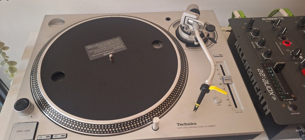 Foto 2 van Complete DJ Setup - Technics Mk7's