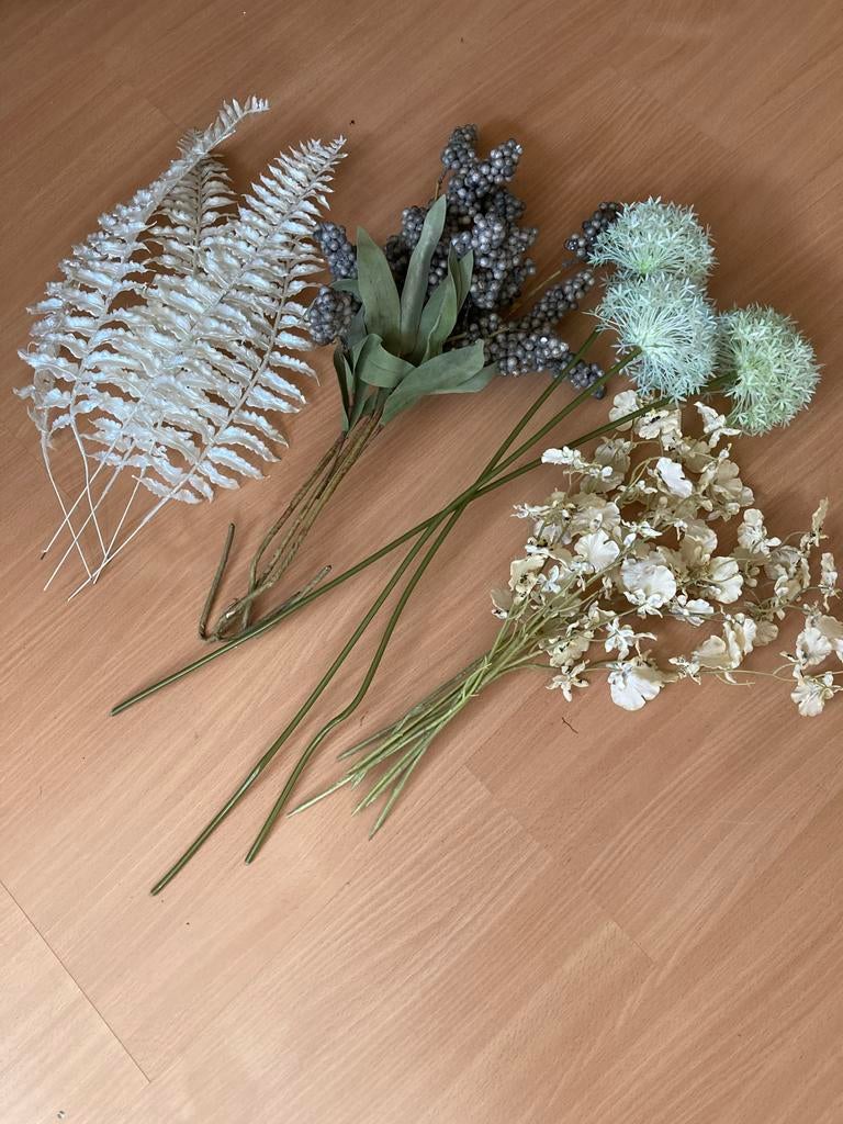 Diverse kunstbloemen en -takken, wit/grijs, Ophalen, Zo goed als nieuw, Binnen