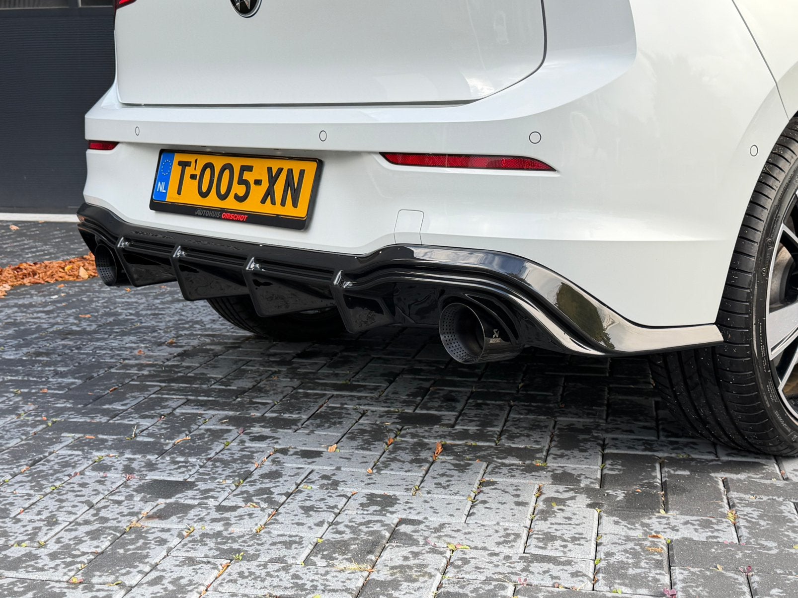 Volkswagen Golf 1.4 GTE/Pano/Akrapovic/IQ/ACC/Camera/18”/, Auto's, Zwart, 4 cilinders, Alcantara, Wit