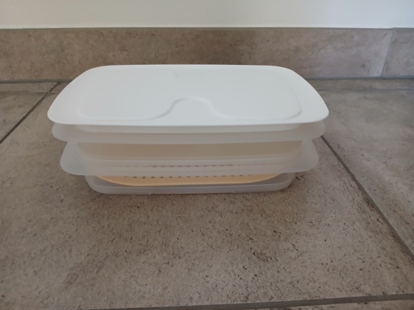 Tupperware vleeswaren/kaasdoos, ventismart met rooster., Gebruikt, Wit, Overige typen, Ophalen of Verzenden