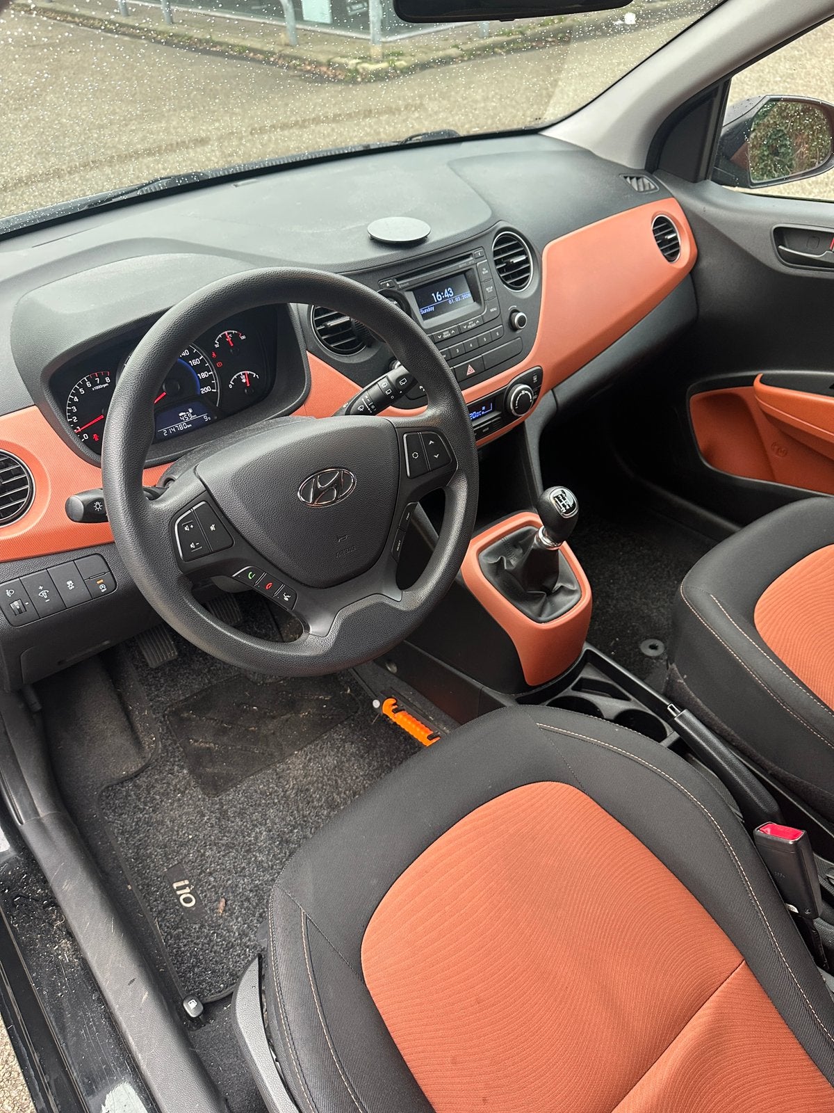 Foto 8 van Hyundai i10 1.0 5DR 2013 Zwart | Airco | Goed onderhouden |