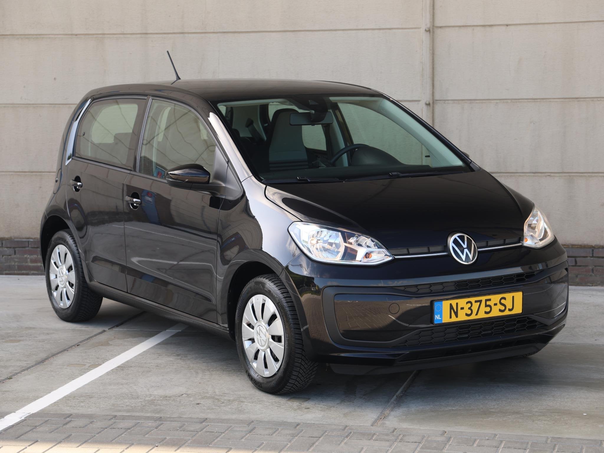 Volkswagen Up! 1.0 65 pk | Airco | Lane Assist | DAB | Bluet, Stof, Gebruikt, 4 stoelen, Origineel Nederlands