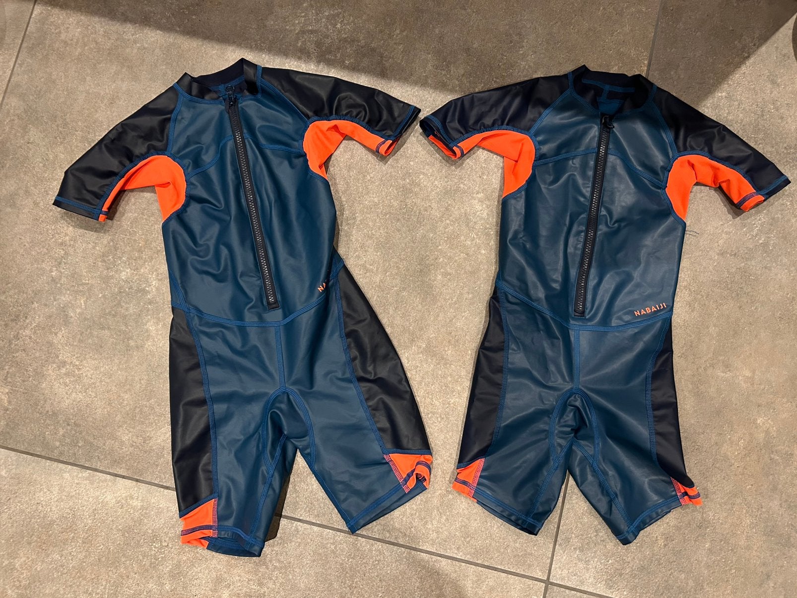 2 wetsuits zgan kind, Ophalen of Verzenden, Zo goed als nieuw, Jongen of Meisje