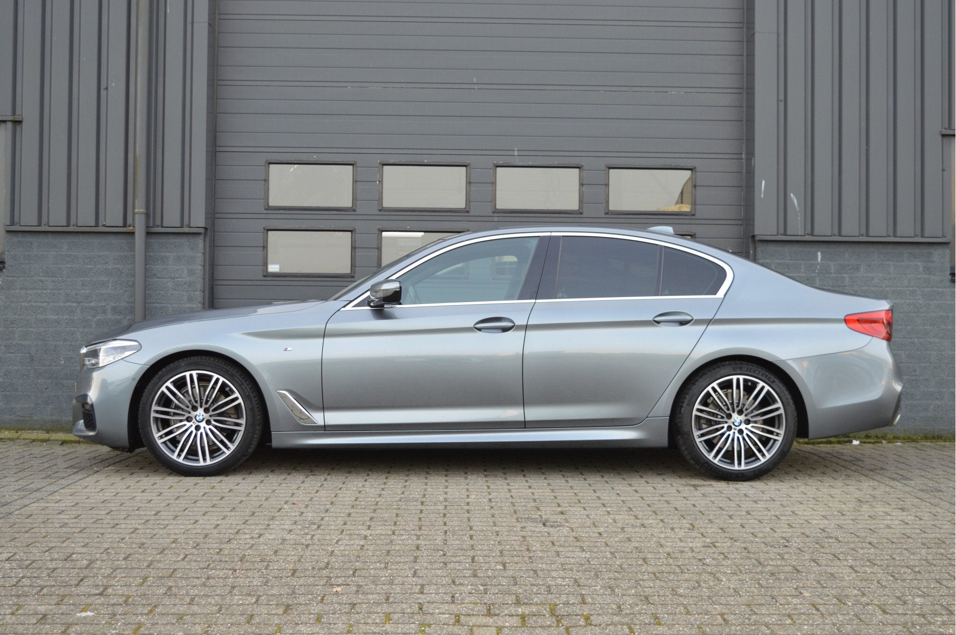 BMW 5 Serie 520i High Executive Edition | M-PAKKET | CAMERA, Auto's, Automaat, Achterwielaandrijving, Gebruikt, 4 cilinders