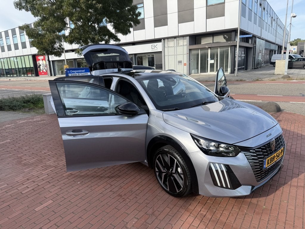 Foto 19 van Peugeot 208 1.2 Hybr e-DCS6 GT pano automaat Apple Carplay