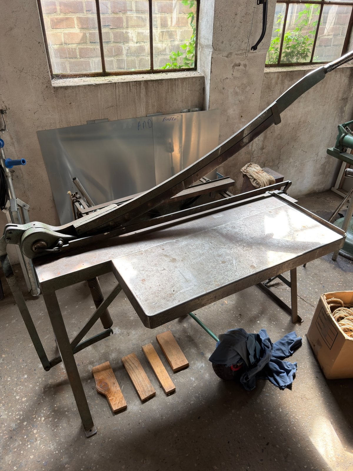 Zware industriële handplaatschaar / hefboomschaar, Ophalen