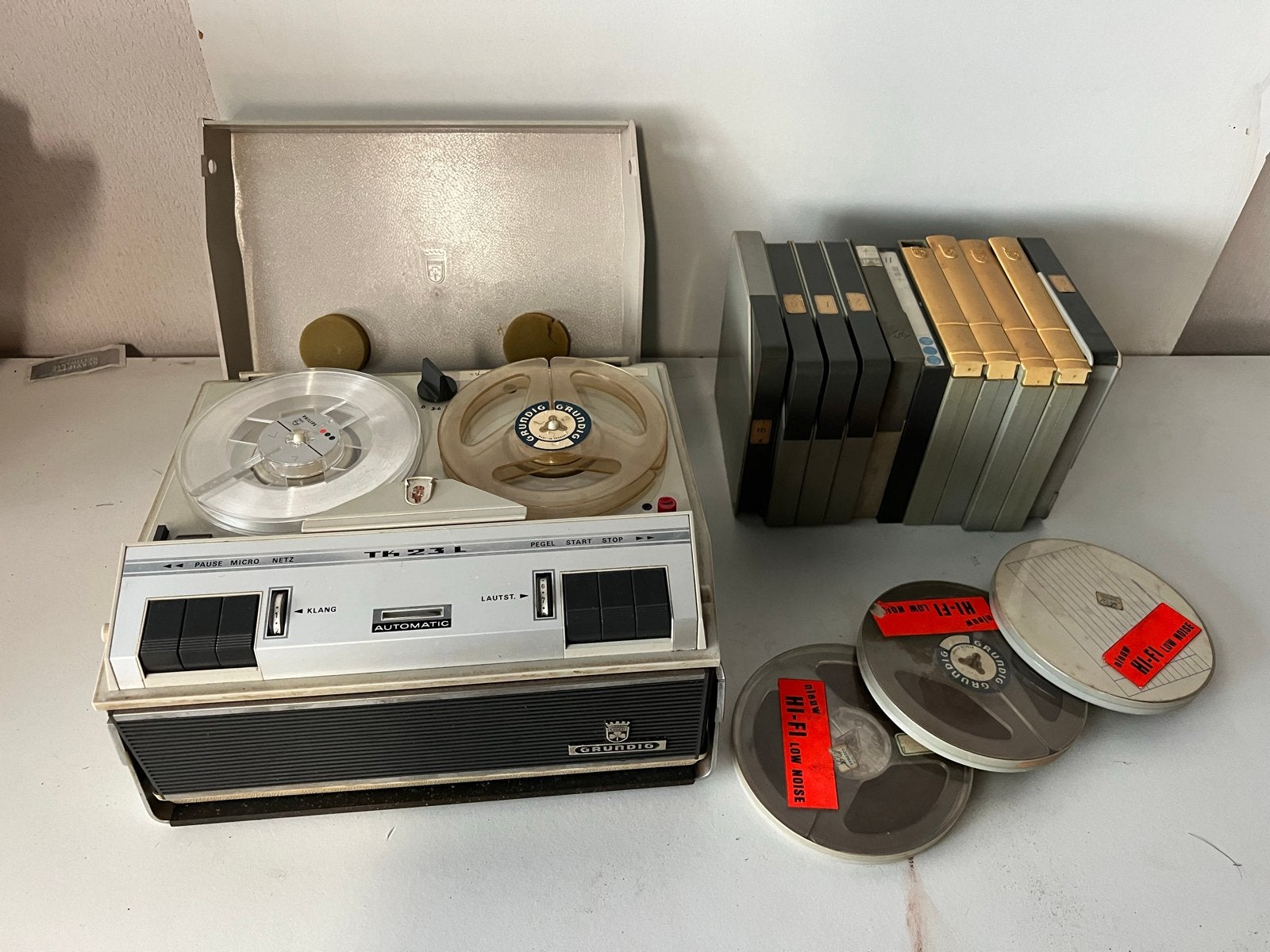 Grundig TK 23 L Bandrecorder met accessoires, Ophalen of Verzenden, Bandrecorder, Met stofkap