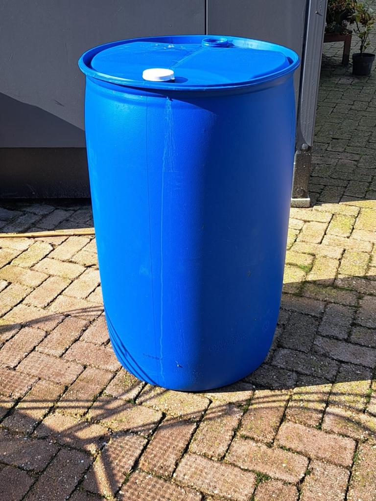 Blauwe kunststof vaten - 200 liter regenton, Tuin en Terras, Regentonnen, Ophalen