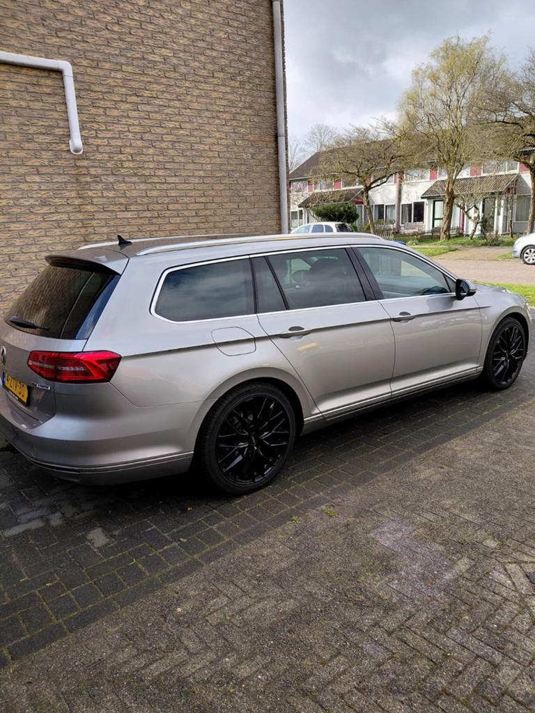 Volkswagen Passat 1.6 TDI BMT Variant 2015 VIRTUAL COCKPIT, 4 cilinders, Adaptive Cruise Control, 1600 cc, Leder en Stof