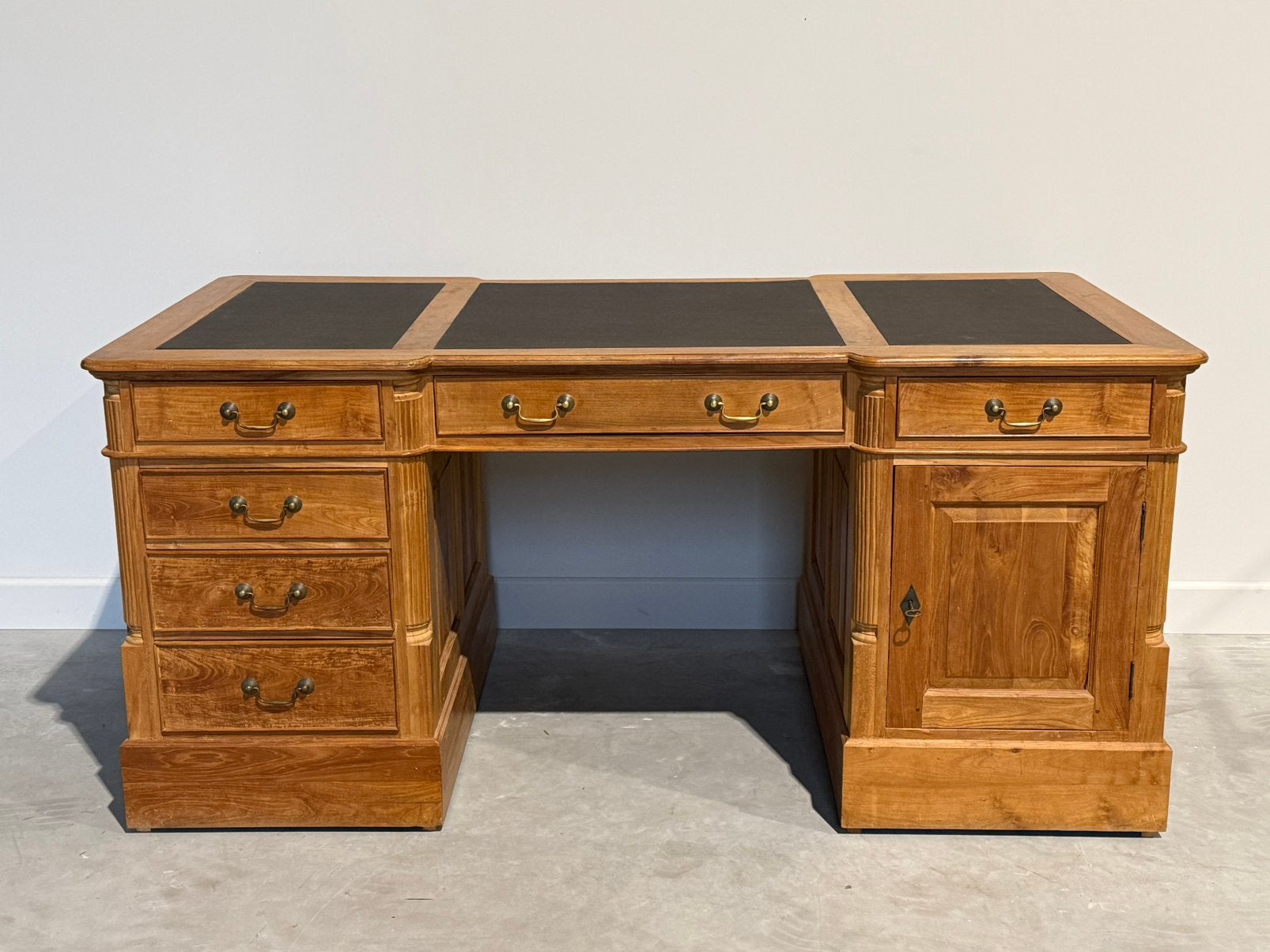 Klassiek Engels bureau #690, Huis en Inrichting, Hout, 180 cm, Bruin, Ophalen of Verzenden