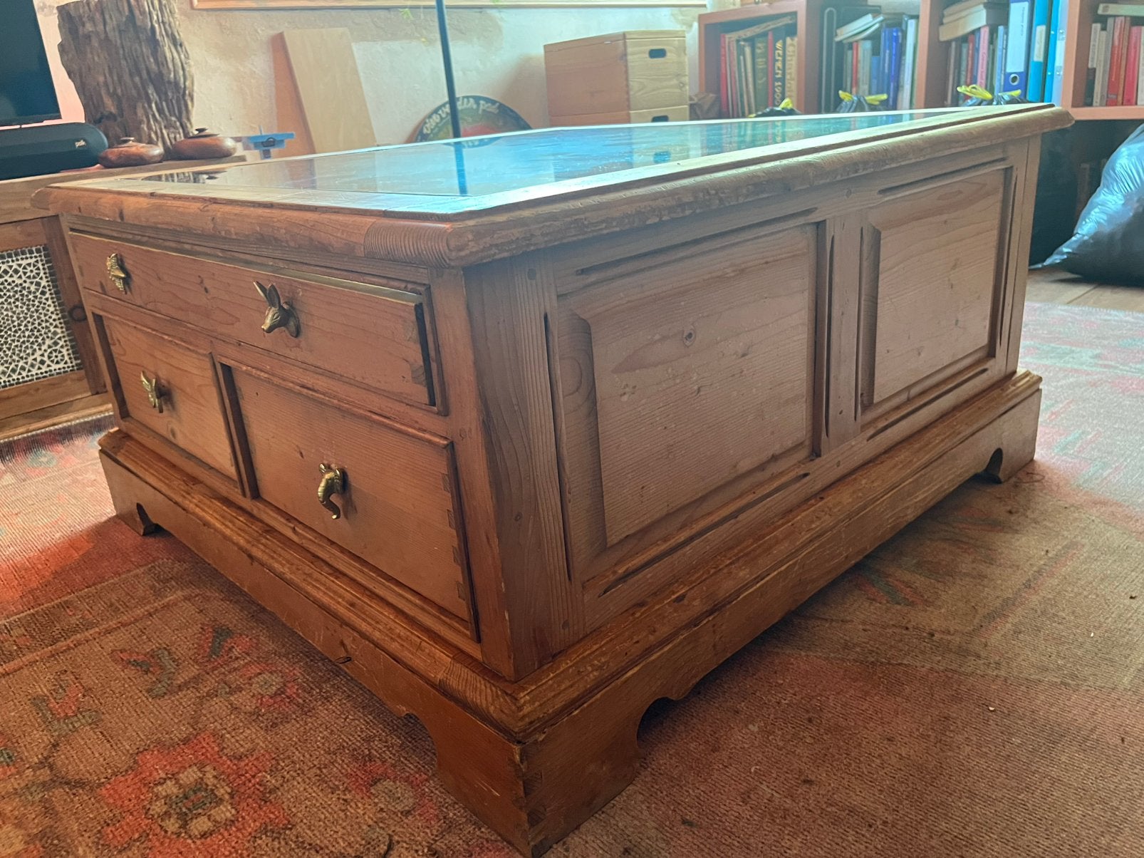 Vierkante salontafel van grenenhout en glas., Huis en Inrichting, Tafels | Salontafels, 50 tot 100 cm, Vierkant, Grenenhout, 5 – 50