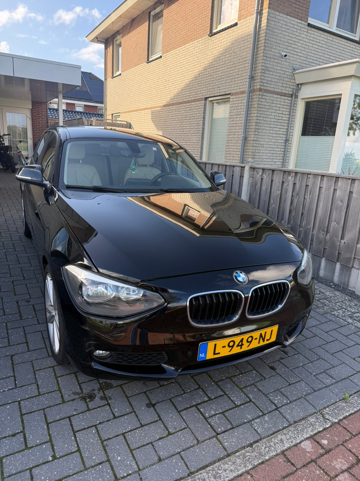 BMW 1-Serie 116i 136PK 5D Aut. 2013 Zwart, Auto's, 4 cilinders, Zwart, 1200 kg, 650 kg