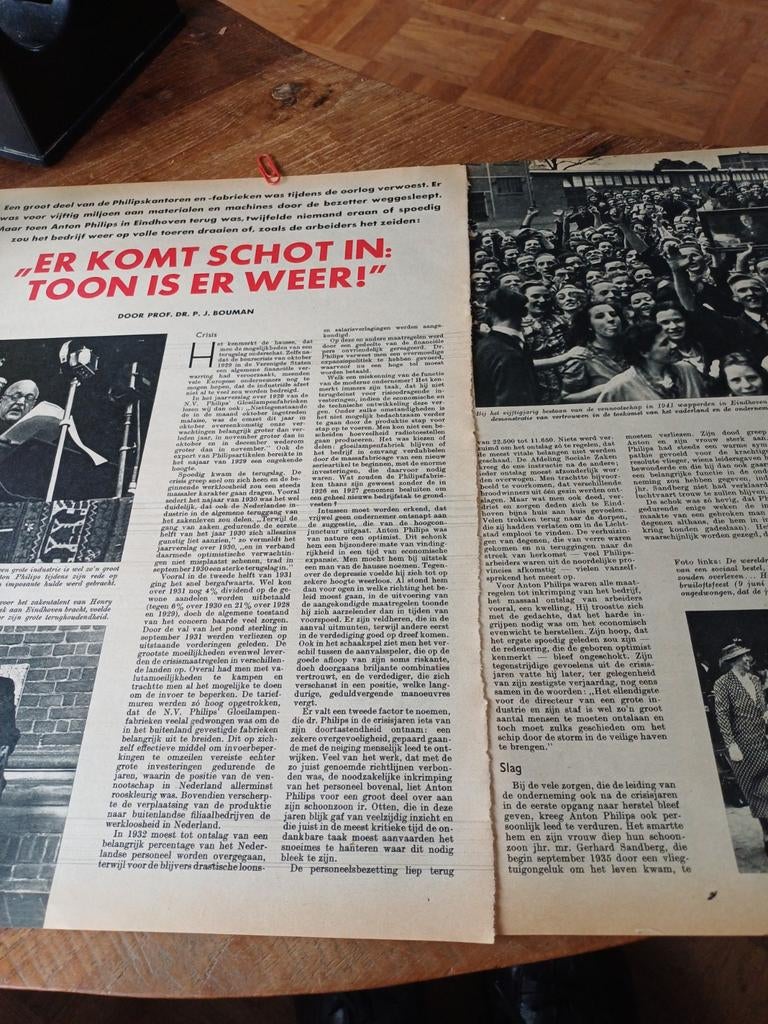 Artikel over Philips fabriek Eindhoven 1956, Verzamelen, Tijdschriften, Kranten en Knipsels, Ophalen of Verzenden, 1940 tot 1960