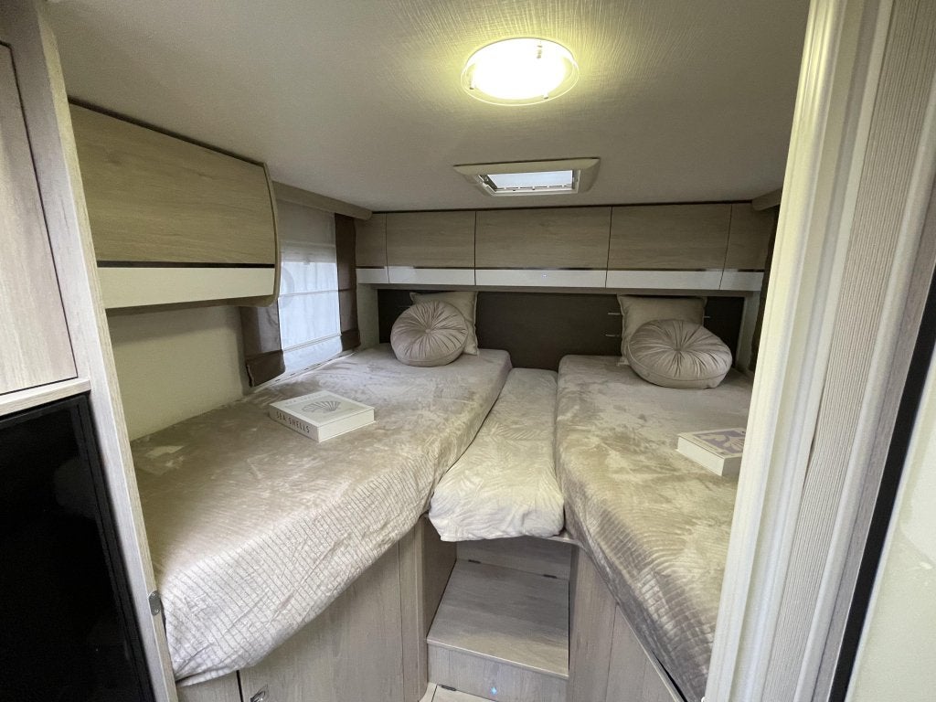 Chausson 627 ENKELE BEDDEN + HEFBED DIESELKACHEL ZONNEPANEEL, Ford, Half-integraal, Tot en met 4, Chausson