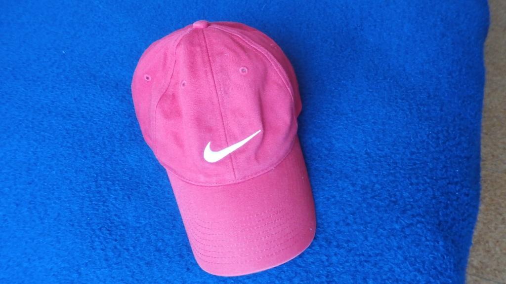 NIKE pet - rood - 4,00 -, Overige typen, Jongen of Meisje, Ophalen of Verzenden, Zo goed als nieuw