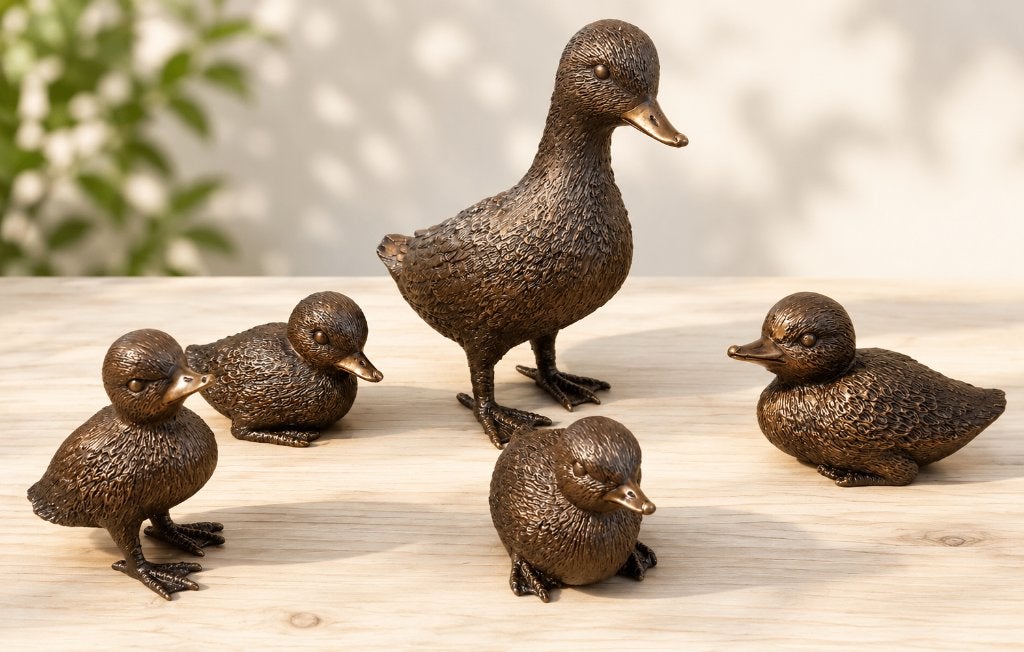 5 bronzen eendjes / bronzen beeld / nieuw / eend / kuikens, Dierenbeeld, Nieuw, Info@huisentuindecoratiemarie.nl, Huis en tuin decoratie marie