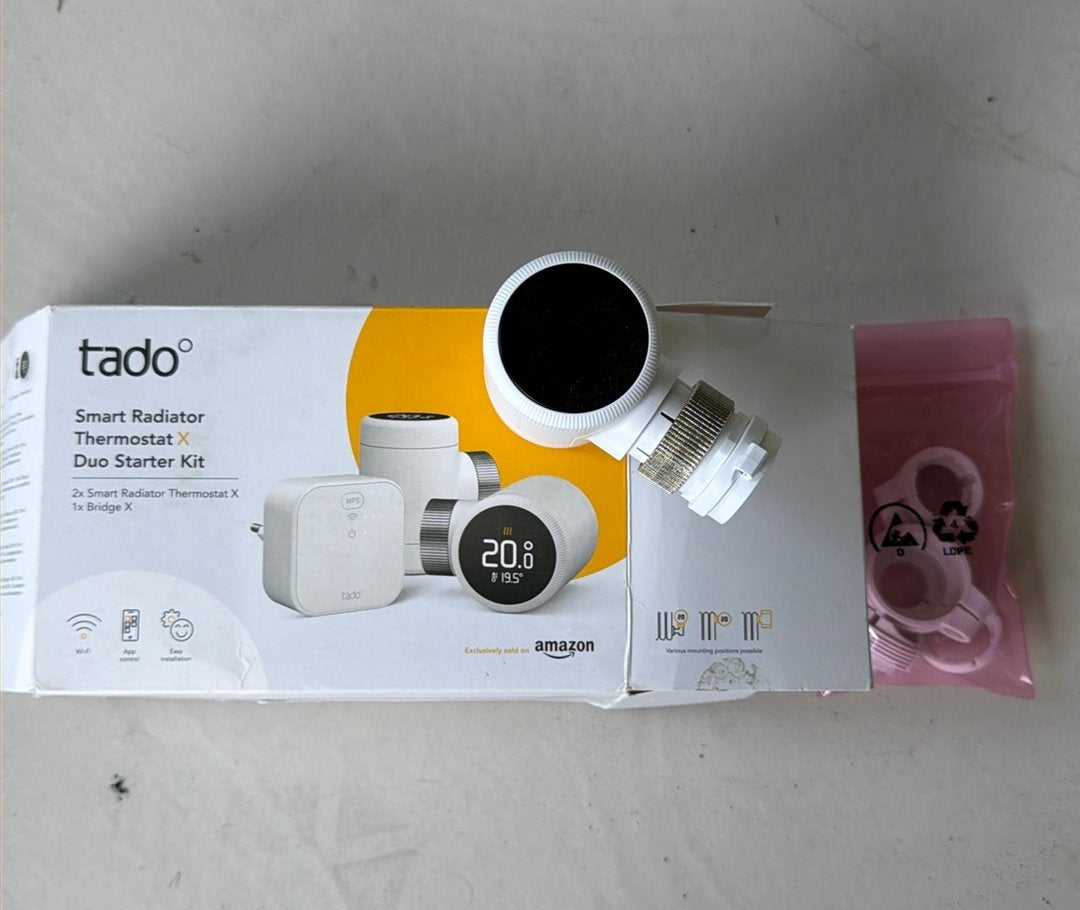 Tado X Starterskit: Bridge & 3 Slimme Radiatorthermostaten, Ophalen of Verzenden, Slimme thermostaat, Zo goed als nieuw