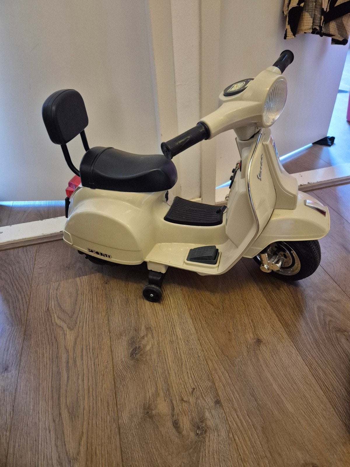 Elektrische kinder Vespa scooter - Crème, Ophalen, Gebruikt