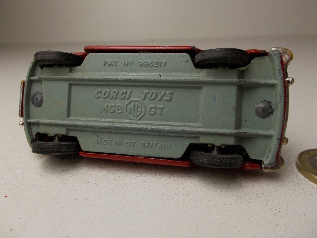 1967 Corgi Toys 327 MGB GT (-B-), Ophalen of Verzenden, Zo goed als nieuw, Auto, Corgi