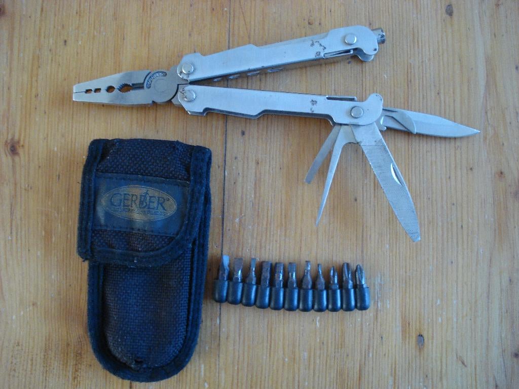mes schroevendraaier enz. multi tool Gerber zaag, Antiek en Kunst, Antiek | Gereedschap en Instrumenten, Ophalen