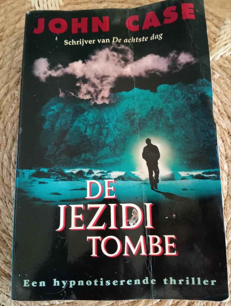De Jezidi Tombe - John Case (Thriller), Boeken, Thrillers, Gelezen, Nederland, Ophalen