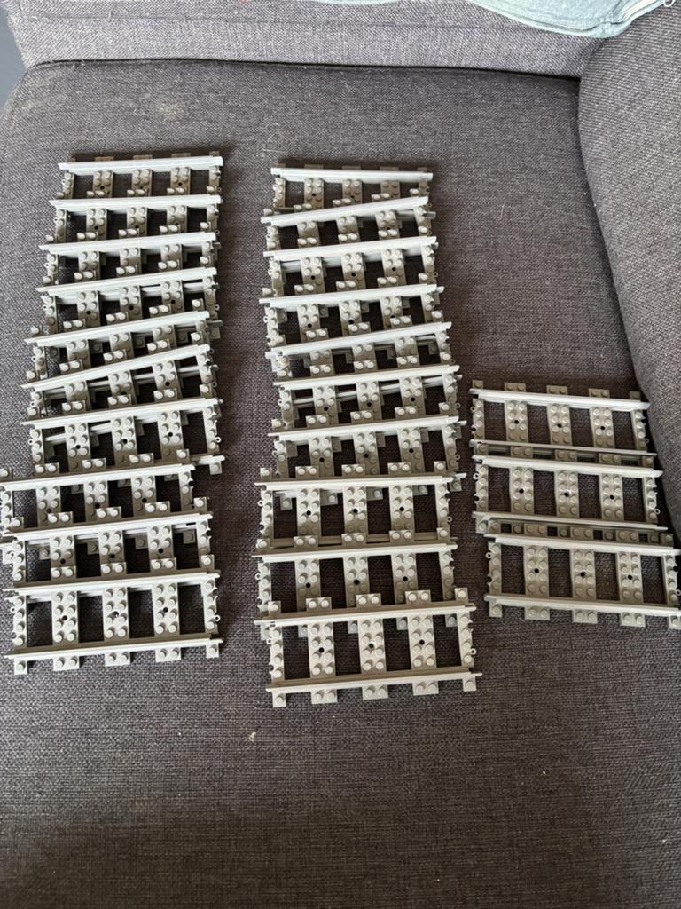 LEGO treinrails - 23 rechte stukken, Kinderen en Baby's, Speelgoed | Duplo en Lego, Ophalen of Verzenden, Gebruikt, Lego